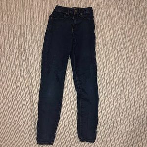 Dark blue jeggings. Slim sized.